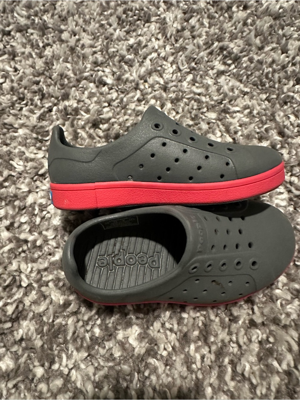 Native-style Slip-On Sneakers grey with pink/red Soles 7C - People footwear